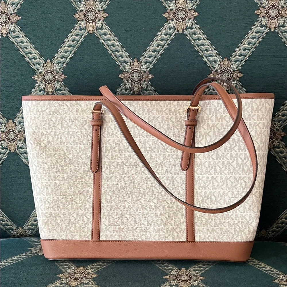 NWT Michael Kors Jet Set Travel Large Shoulder Tote Vanilla - Picture 5 of 15